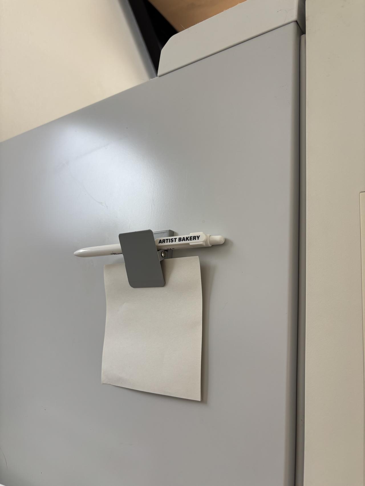画像: メモと一緒にペンもまとめて収納