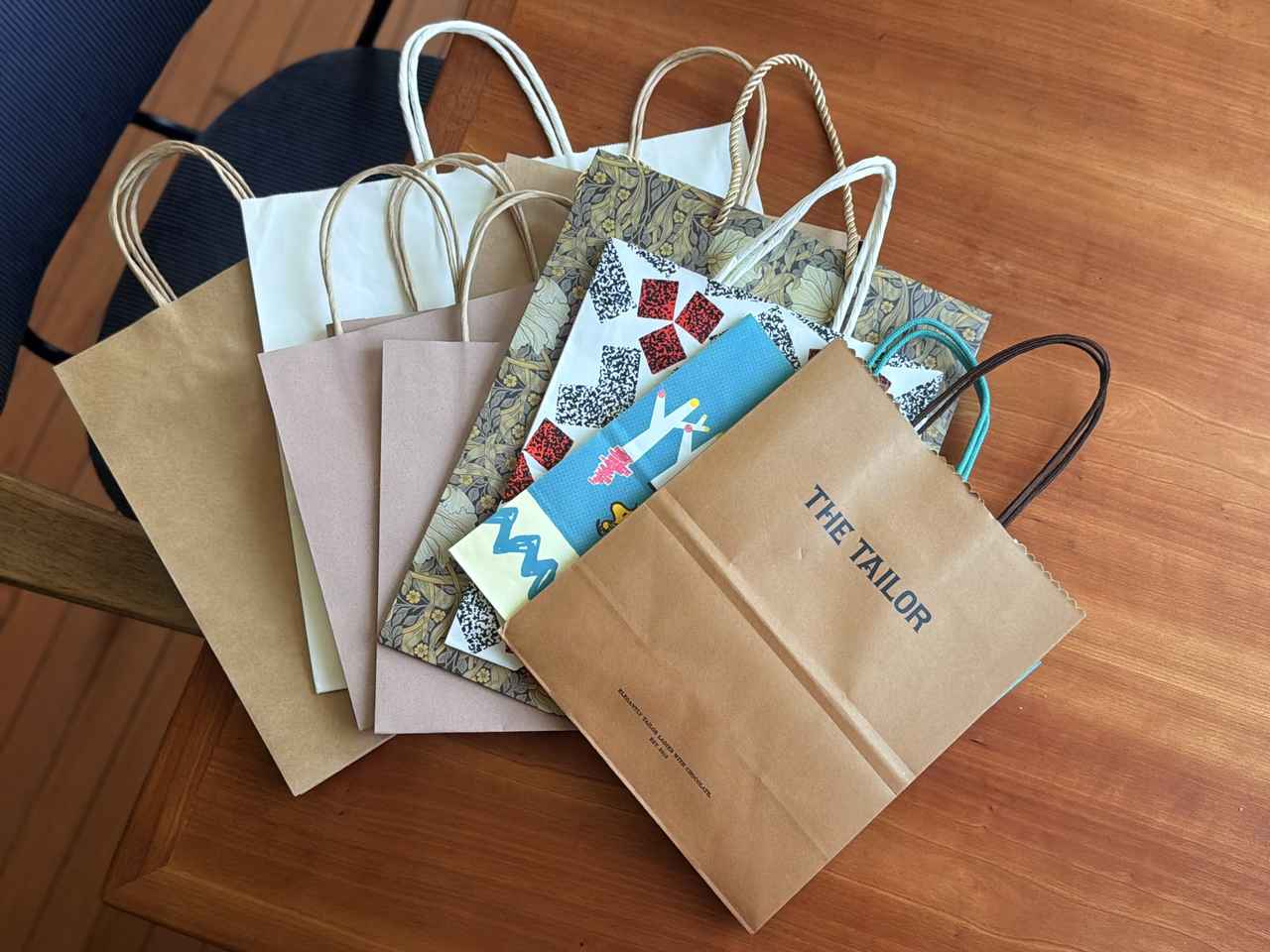画像: まずは紙袋選び！ 厚みとマチをチェック