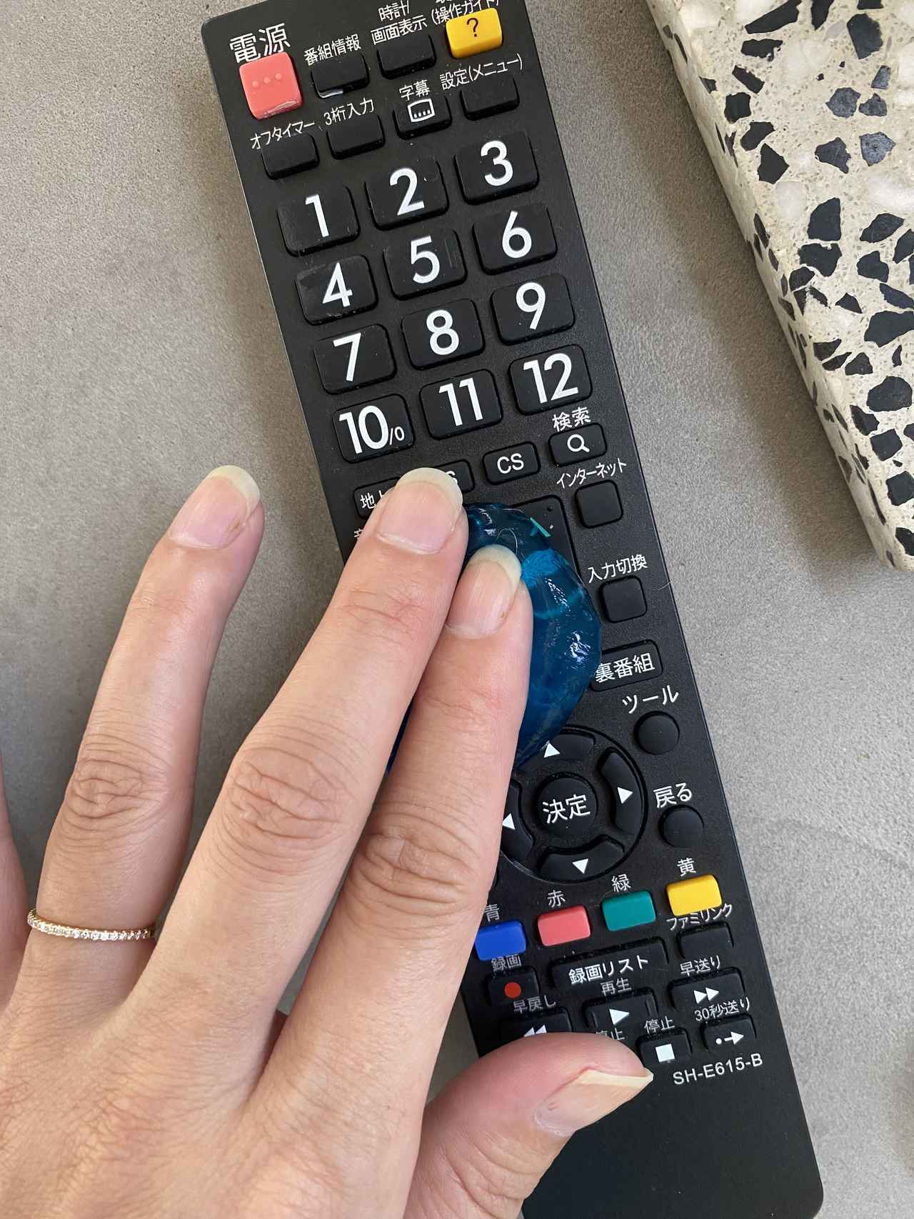 画像: 細かなボタン周りもお手入れ簡単