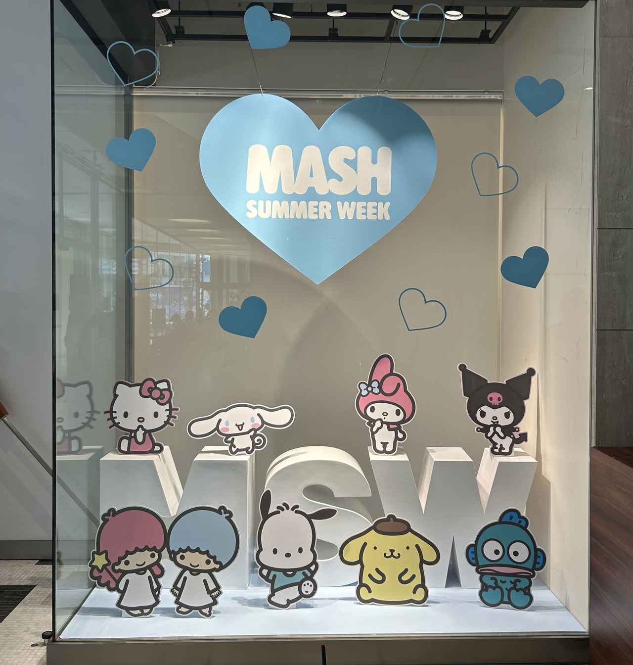 画像: 西武渋谷店 B館1階 特設会場前のディスプレイ　© 2026 SANRIO CO., LTD. APPROVAL NO. L670982 gelatopique.com