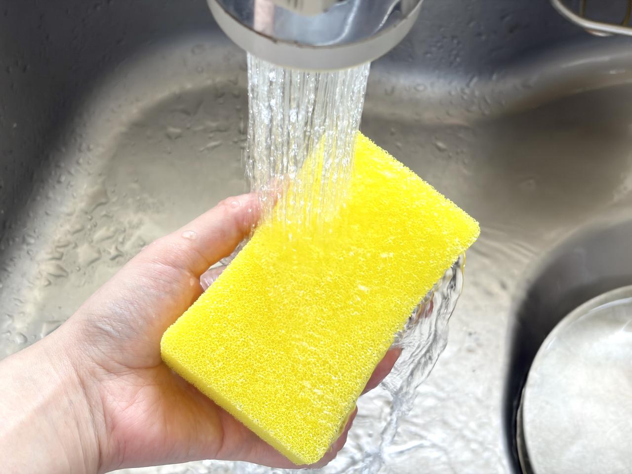 画像1: 水を含ませて冷凍庫へ！