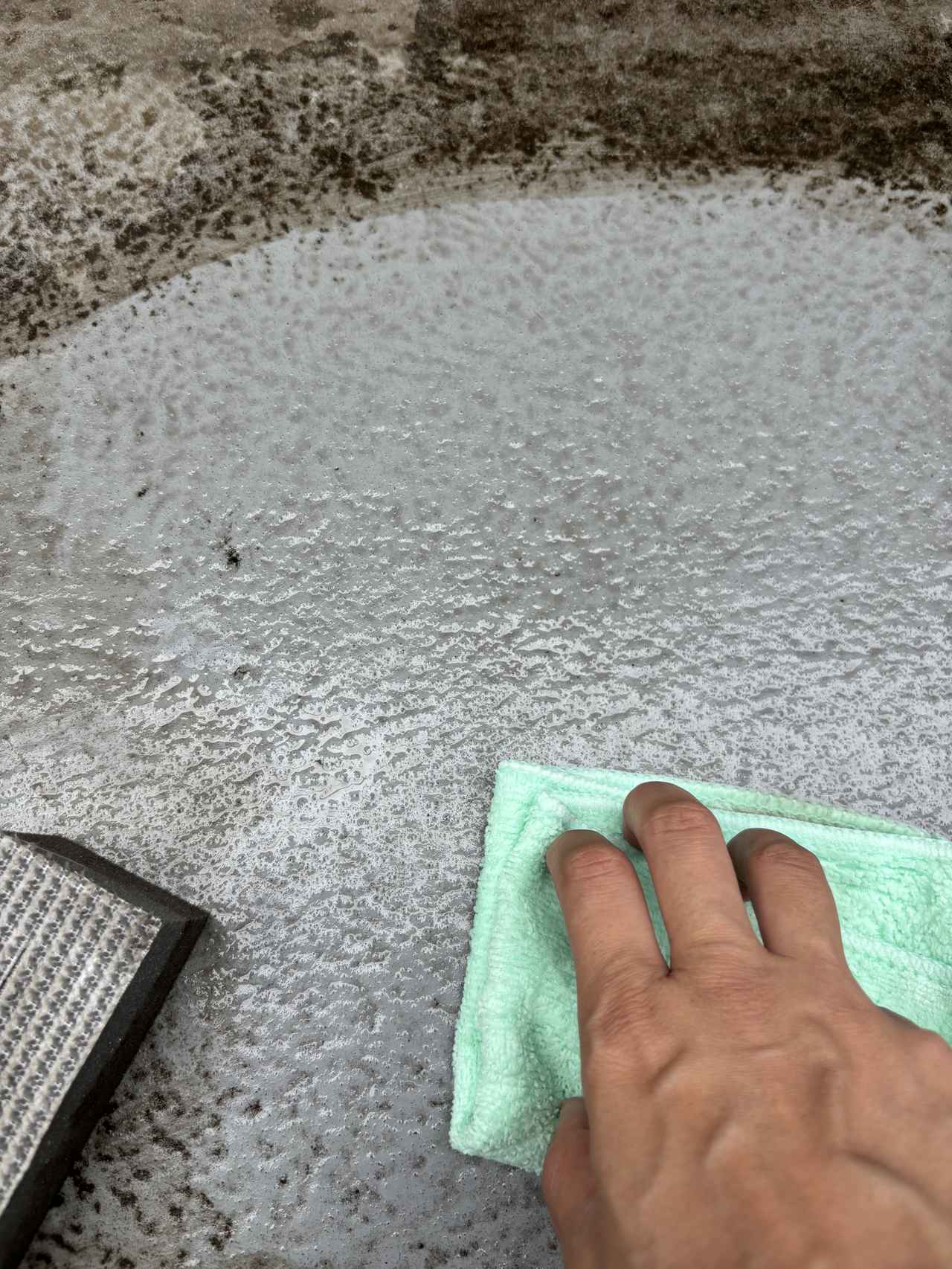 画像4: ベランダの黒ずみ汚れを掃除してみた！