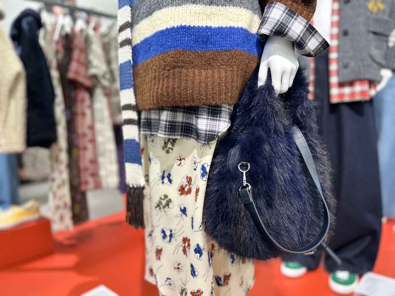 画像: 【GU】フラッフィーコクーンバッグ ¥2,990 ※2026年9月下旬発売予定 www.gu-global.com