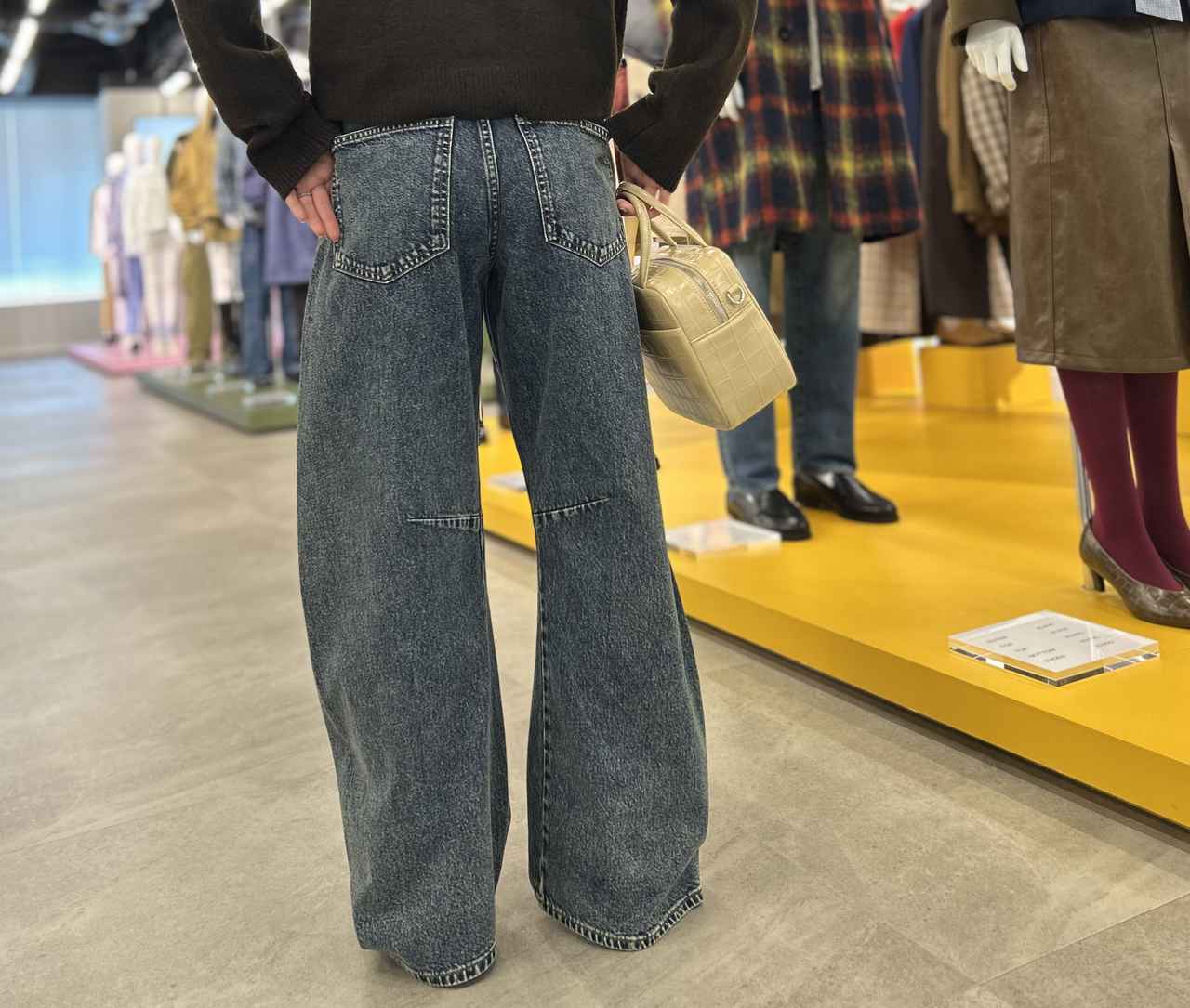 画像: 【GU】3DバレルジーンズUL ¥2,990 www.gu-global.com
