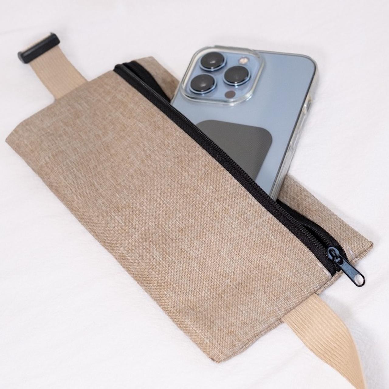画像1: スマホ以外に小物も収納できそう