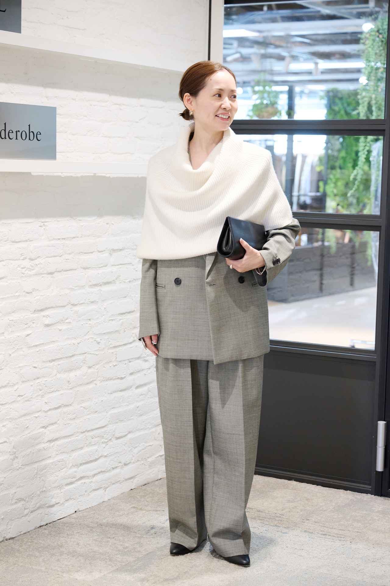 画像: 【Chaos】ストラータジャケット¥86,900、ストラータパンツ¥57,200、ルミエールニットケープ¥35,200 www.dot-st.com
