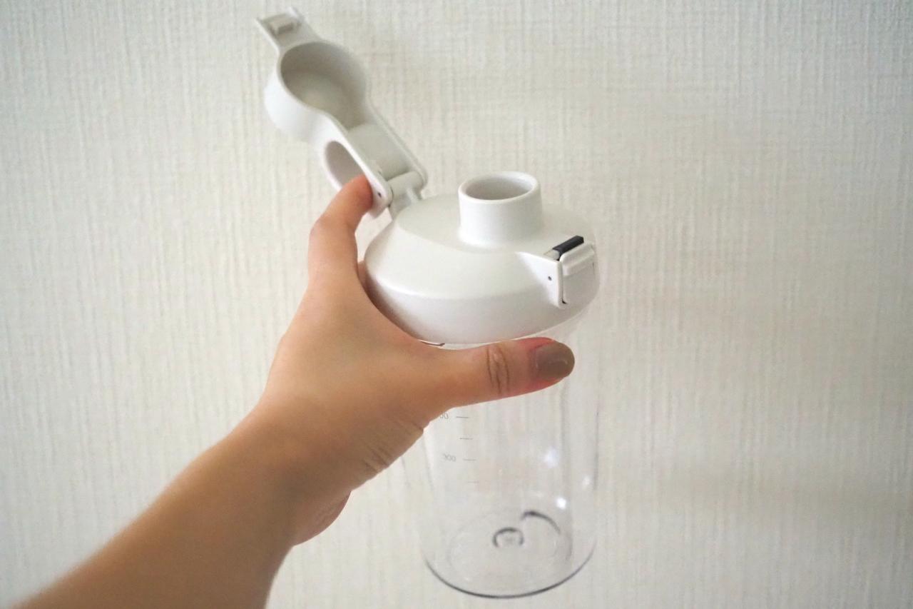 画像: 無印良品の「目盛り付きワンタッチボトル」とは？