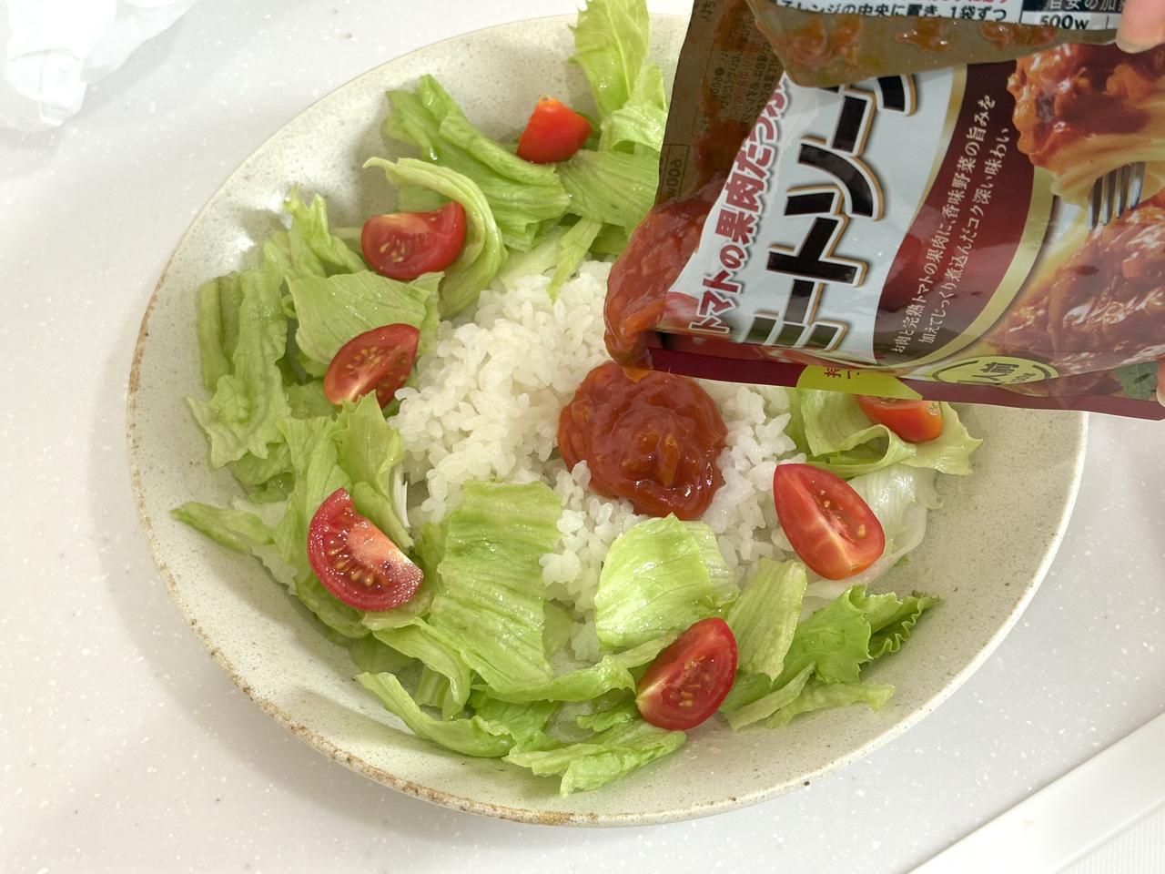 画像: ミートソースをかけてみると……