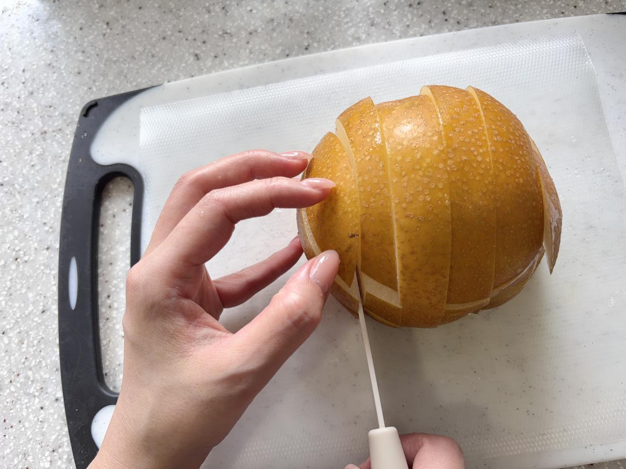 画像3: 梨はこう切ると食べやすい