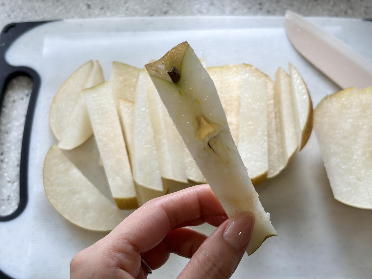 画像4: 梨はこう切ると食べやすい