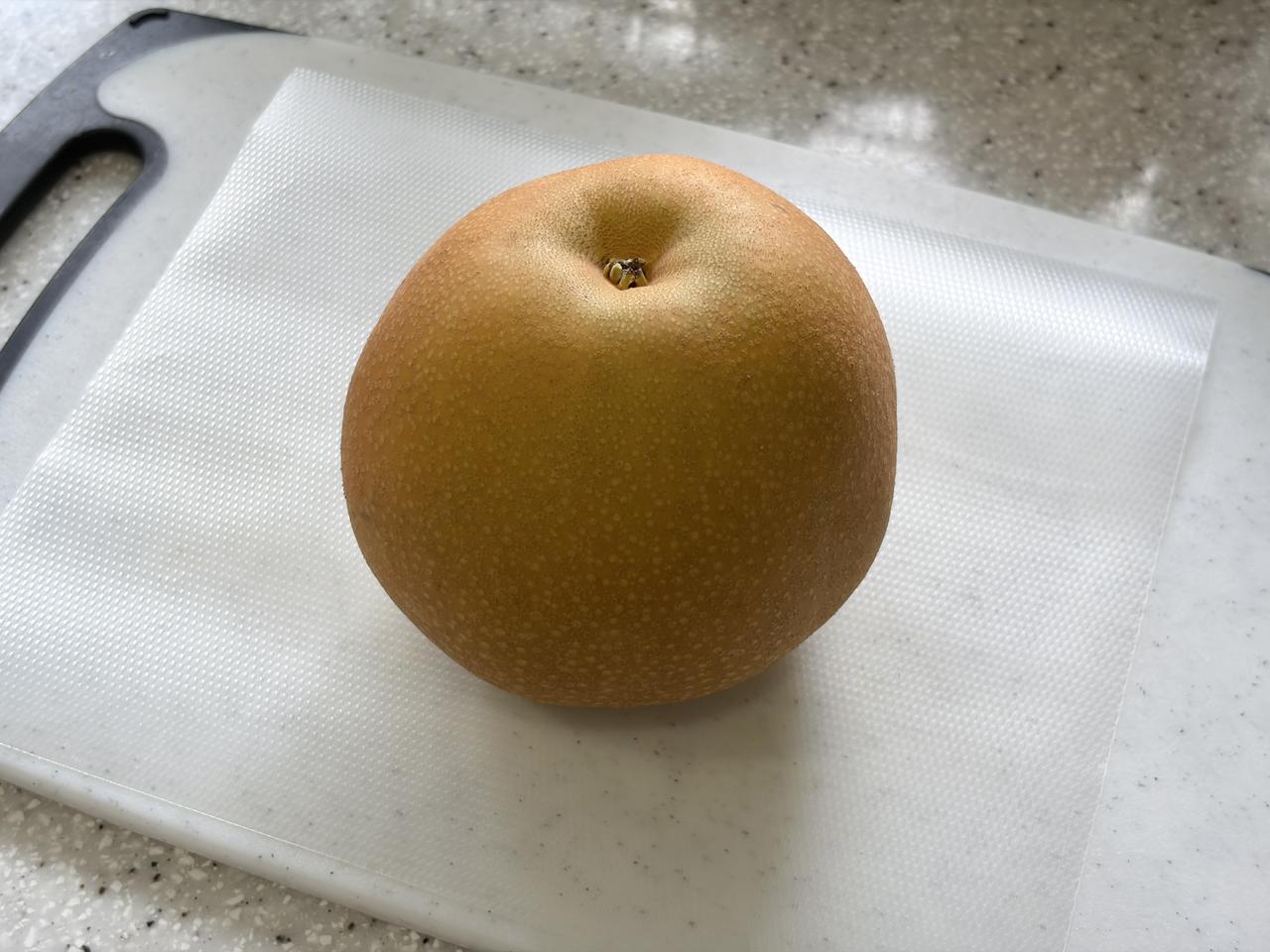 画像: 切るのが地味に面倒な梨