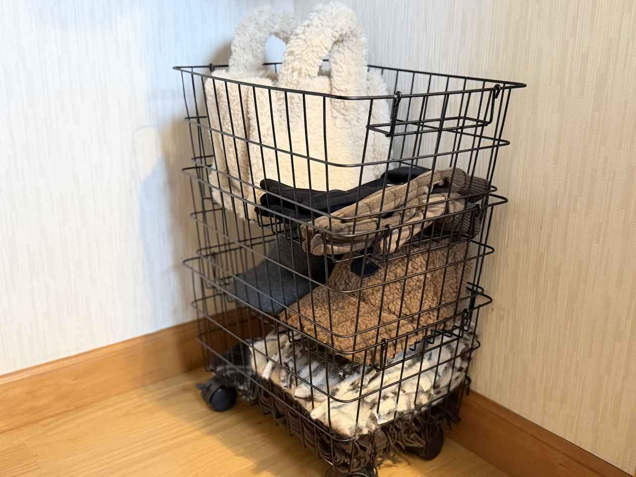画像2: 【画像④】増えがちな秋冬小物はカゴにひとまとめ