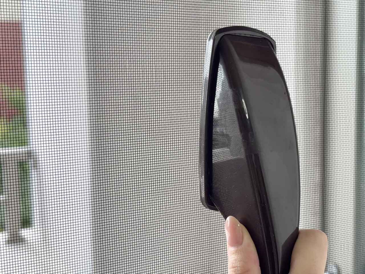 画像2: じゃない使い方① 網戸掃除に