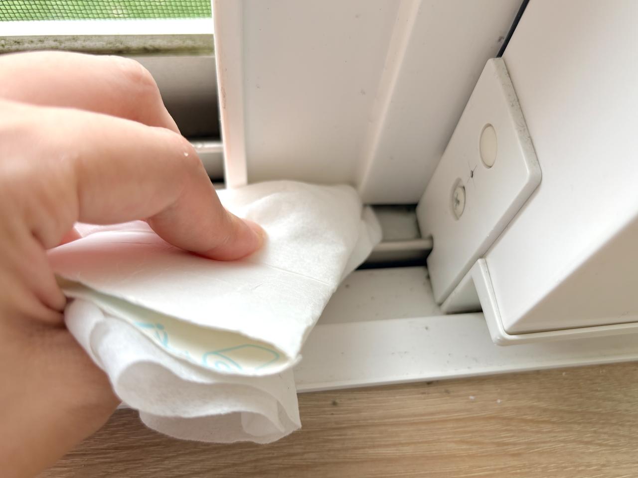 画像: サッシの溝に使ってみると……