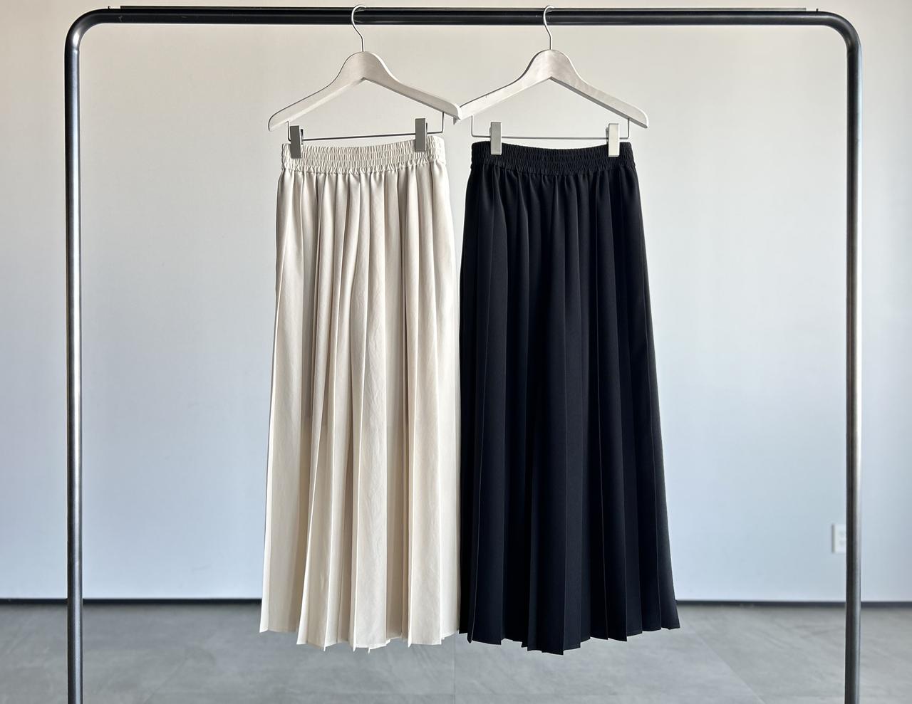 画像: 【プラステ】プリーツイージーパンツ各¥14,000 www.plst.com