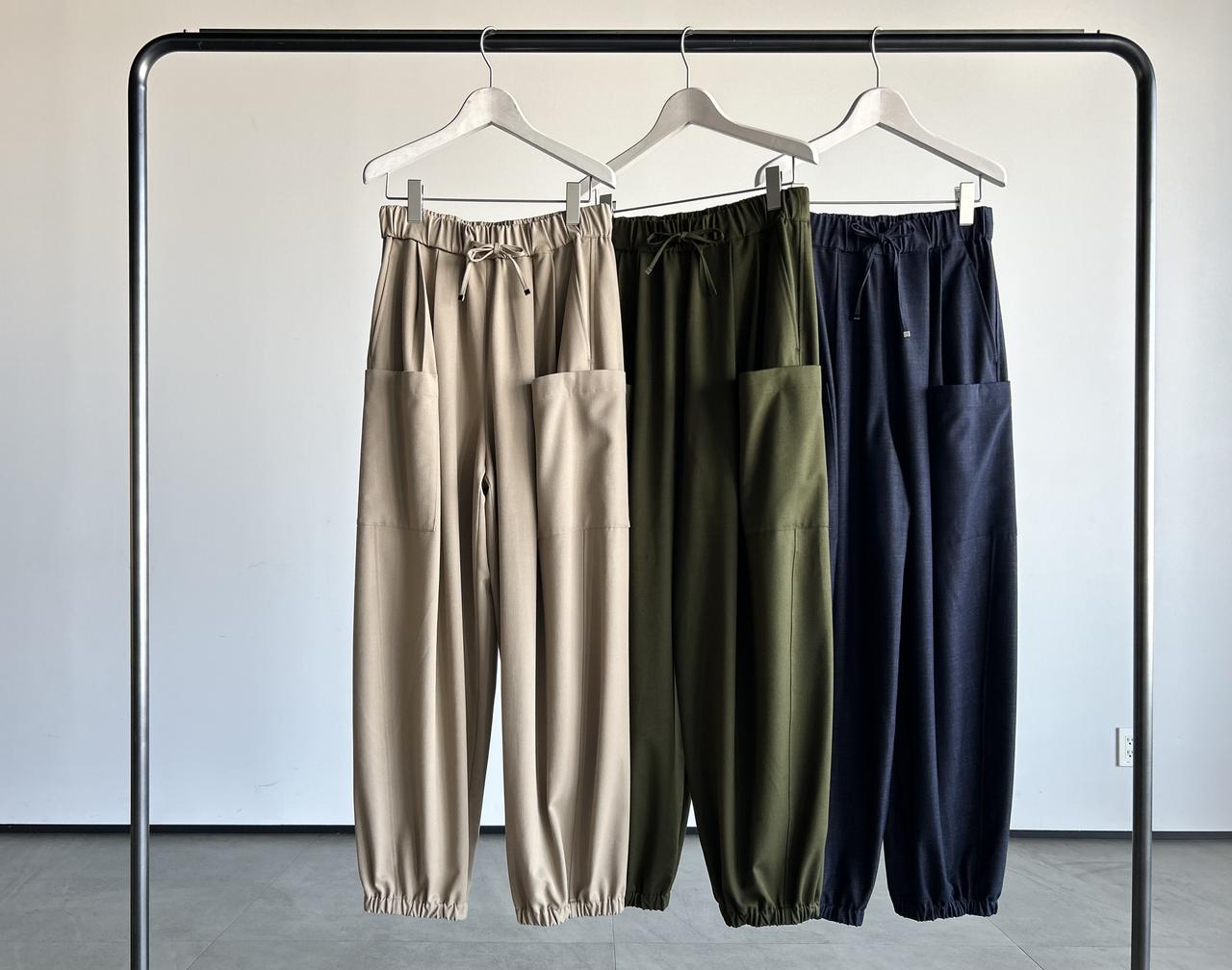 画像: 【プラステ】パラシュートイージーパンツ各¥12,000 www.plst.com