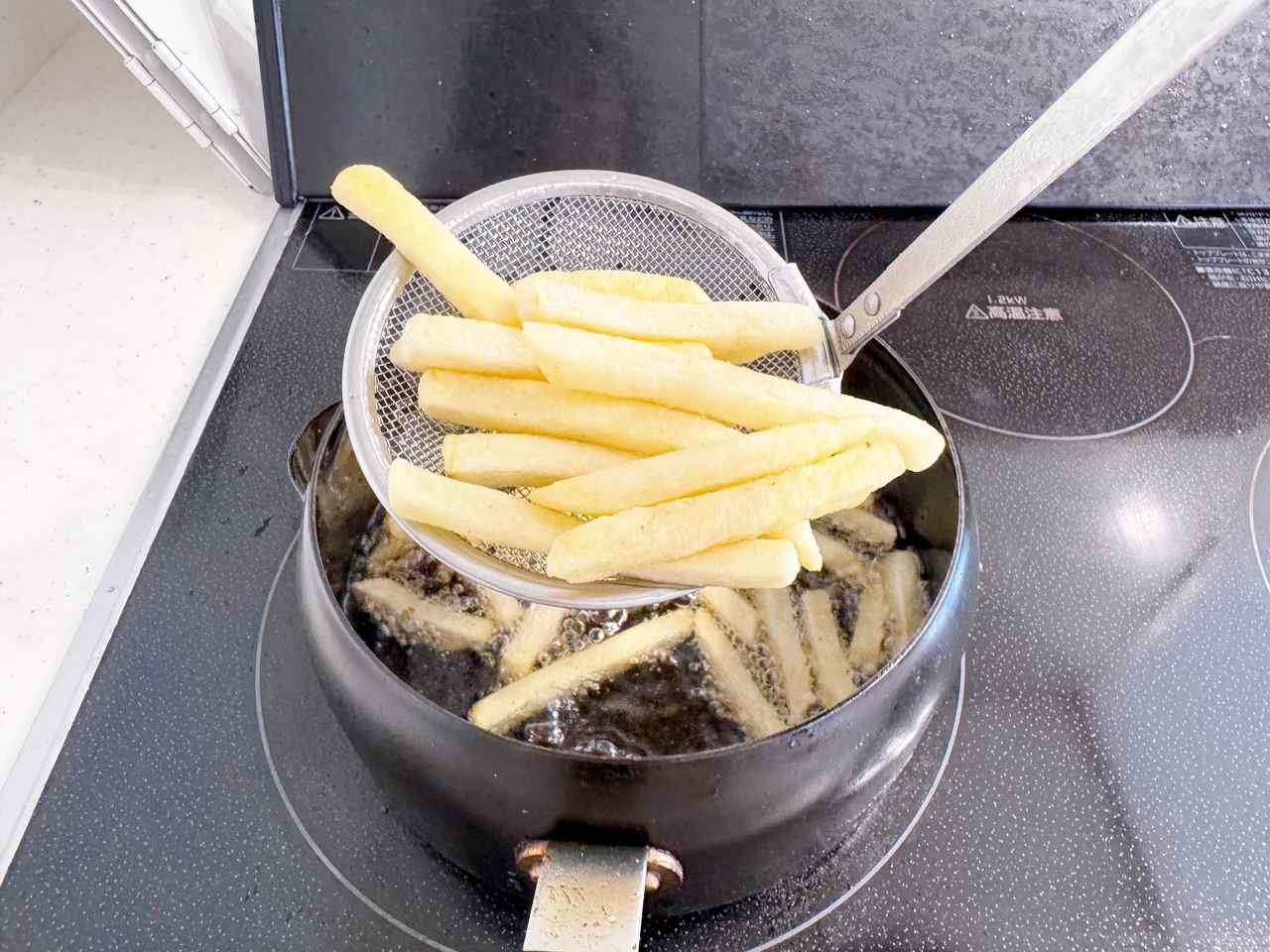 画像1: 時間が経ったフライドポテトがしなしなになる理由