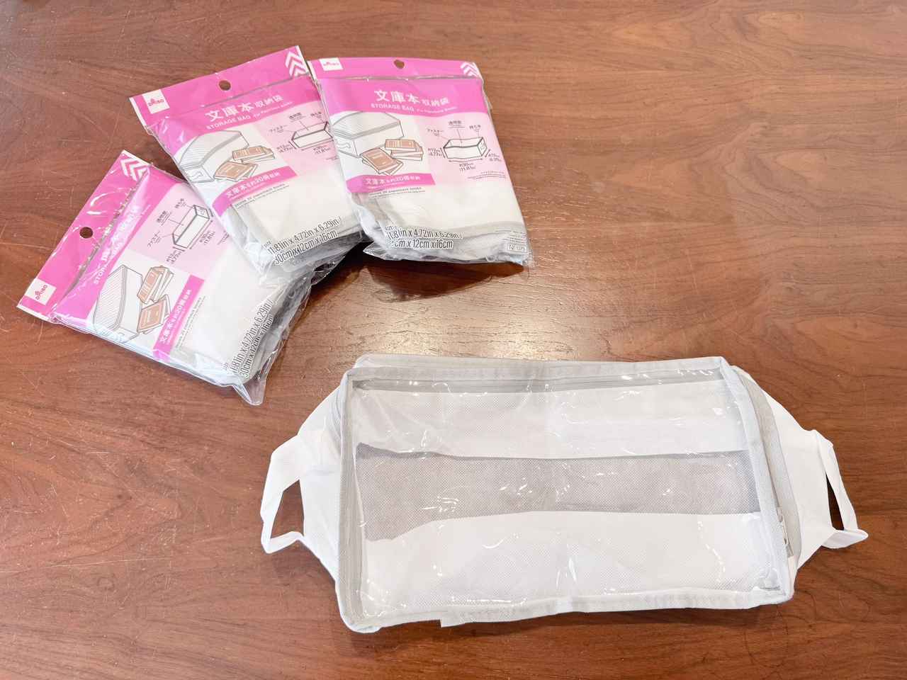 画像1: 【ダイソー】の文庫本用収納袋が子ども服の衣替えにぴったり