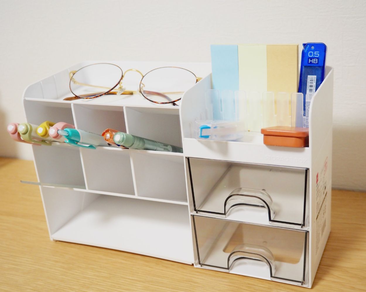 画像: まずは文房具をまとめてスッキリ！
