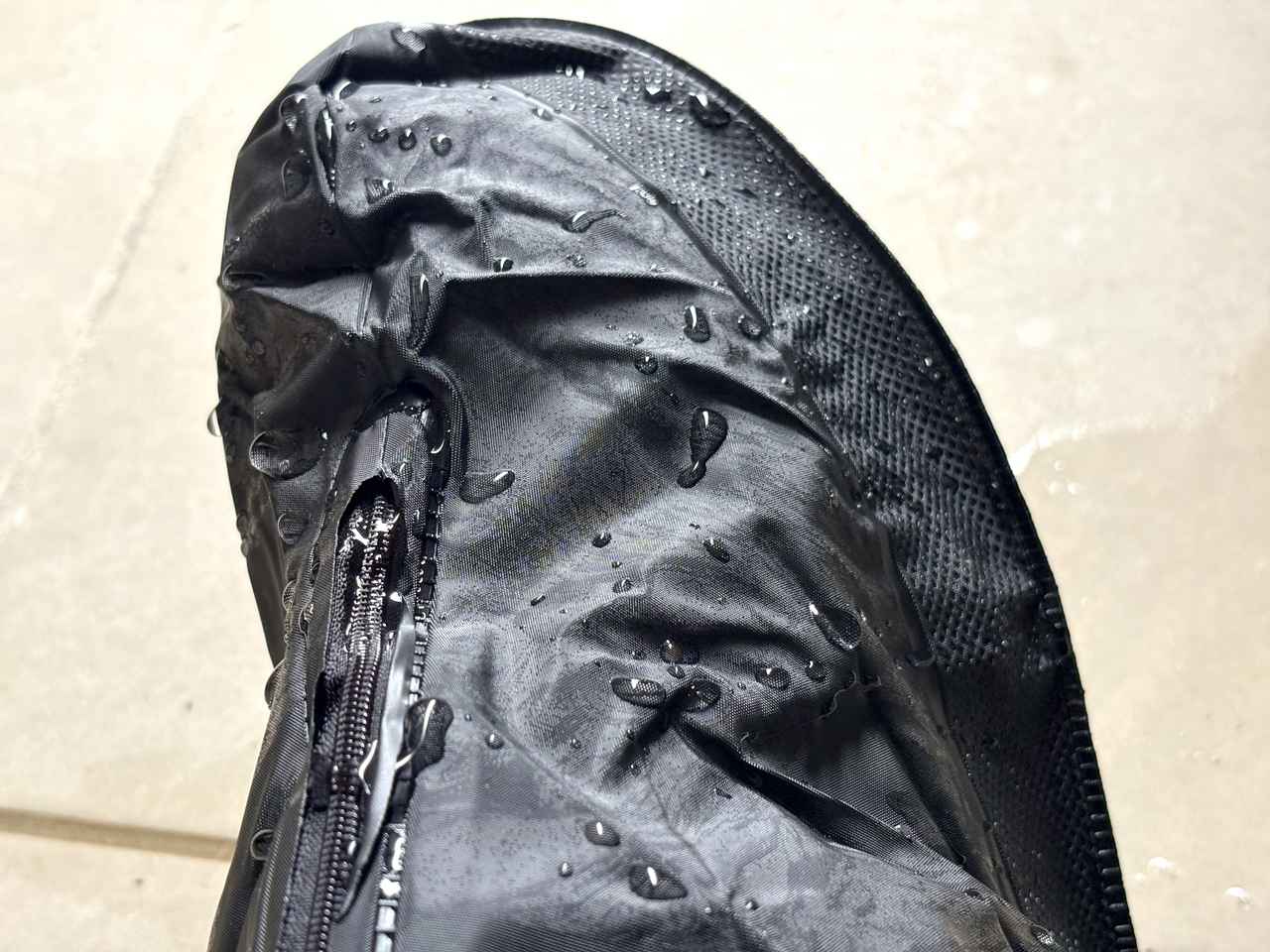 画像1: 実際に水をかけてみると……