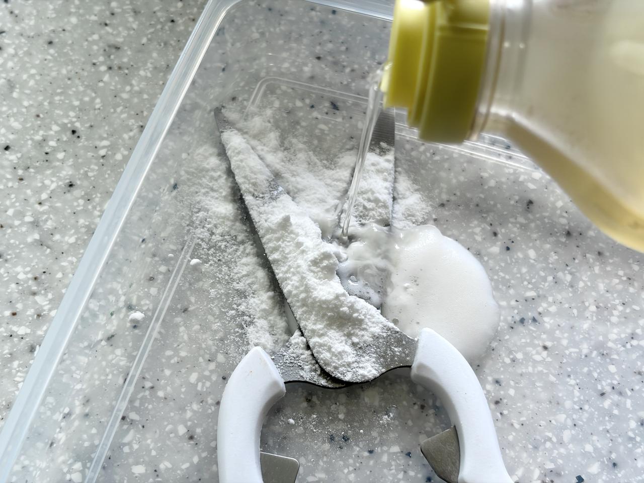 画像3: はさみ掃除には、あの調味料を活用！