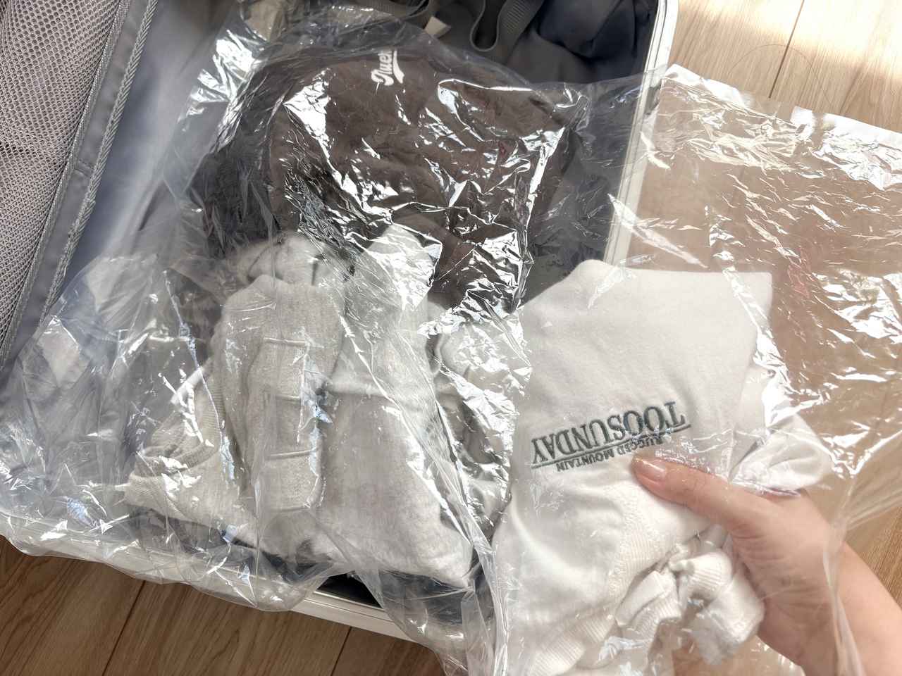 画像2: 圧縮袋に入れた服と比較してみると……