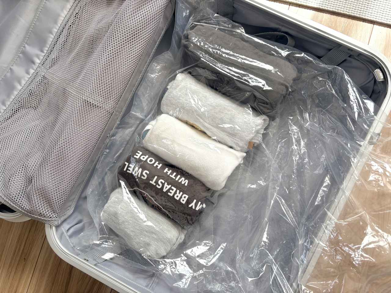 画像3: 圧縮袋に入れた服と比較してみると……