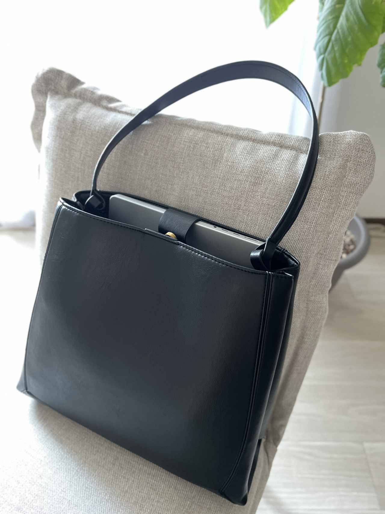 画像: 低身長でもバランスがいい、【ZARA】のショルダーバッグ