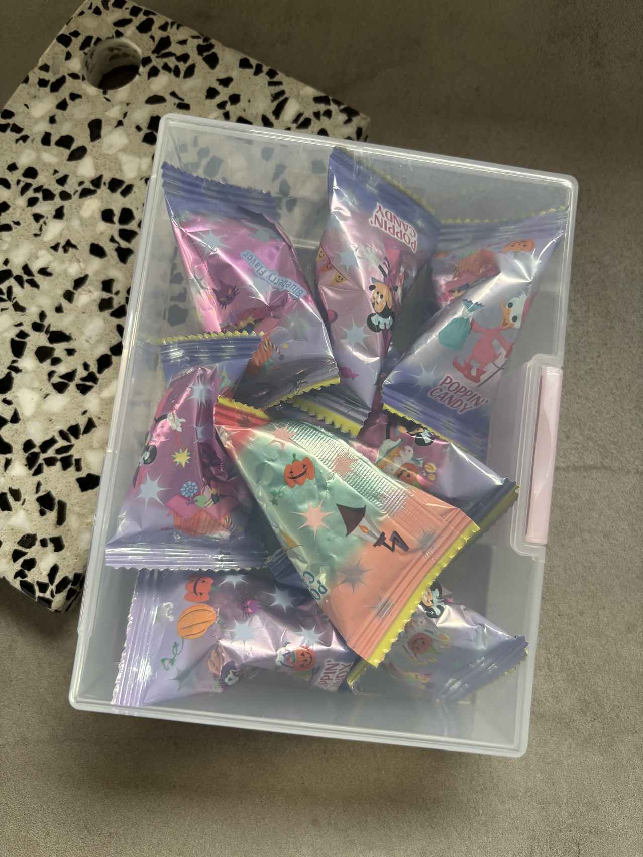 画像: 【画像③】個包装のお菓子をまとめてストック