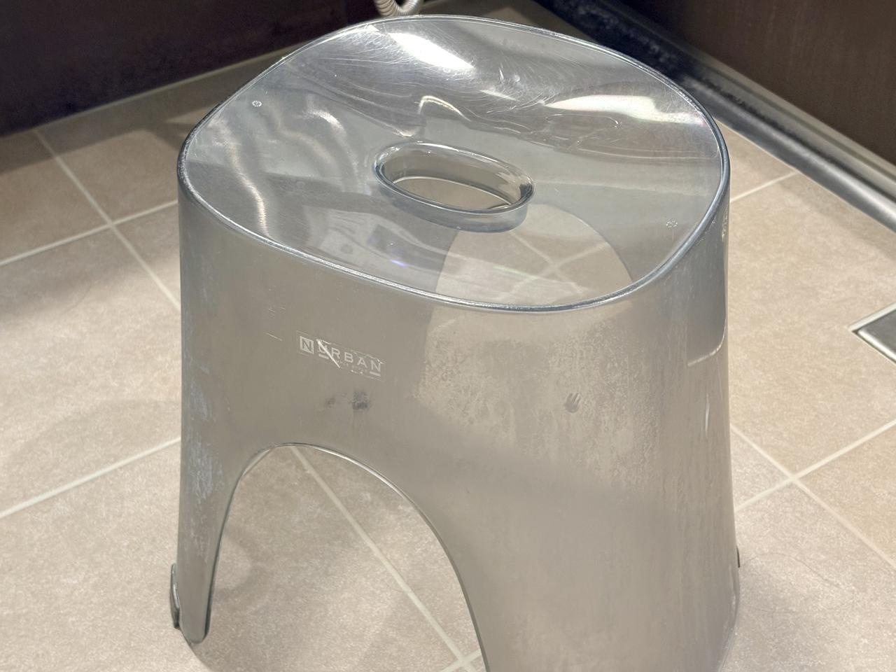 画像1: 椅子の汚れ具合をチェック