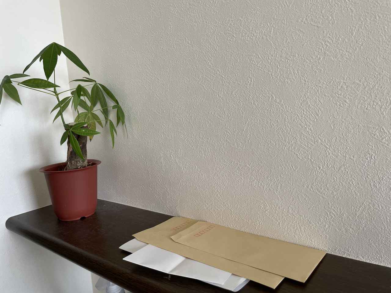 画像2: 重ね貼り & 置きっぱなしの紙類をすっきりさせたい!