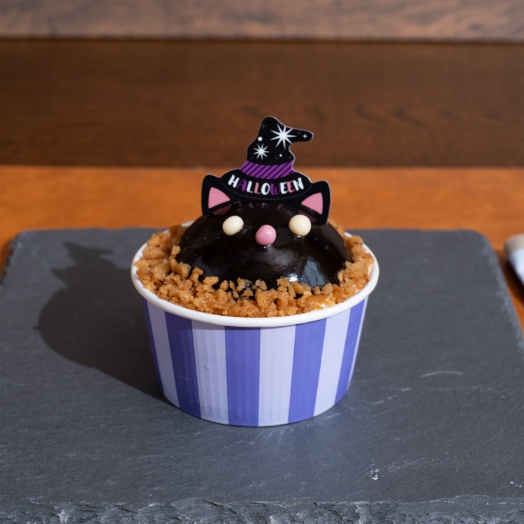 画像: 今年も会えた! 定番の黒ねこケーキ