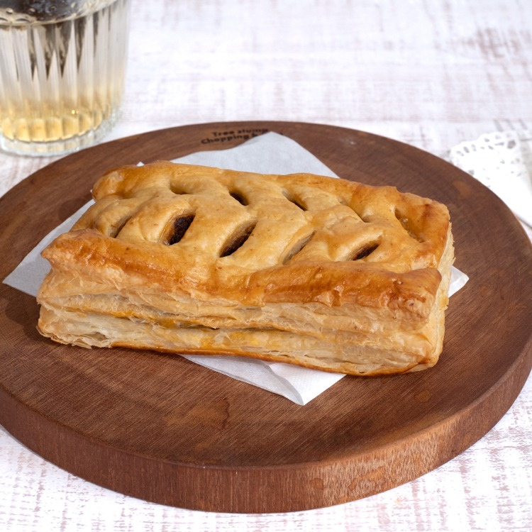 画像: 細長い形が特徴的なパイ