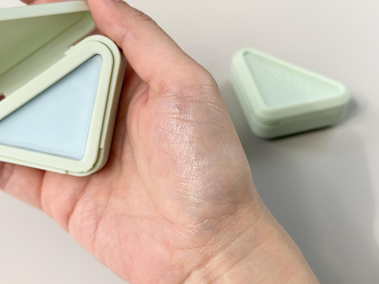 画像: ブルーはひんやり感のある軽やかな使い心地