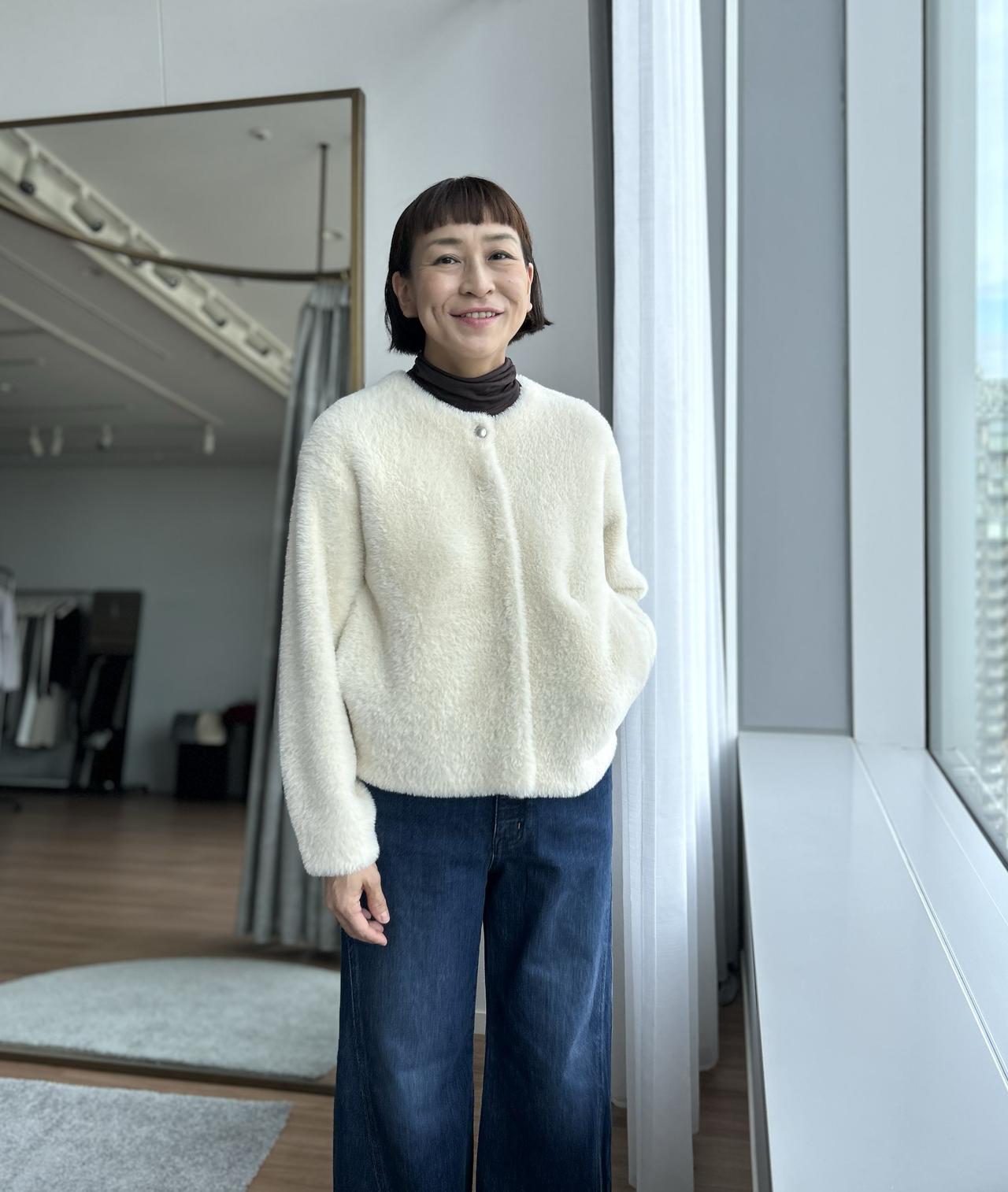 画像: 【PLST】フェザーヤーンカーディガン¥9,990、ウォームリザーブカシミヤブレンドタートルネックT(2026年11月中旬発売予定)¥4,990 、3Dフレアジーンズ¥11,000 www.plst.com