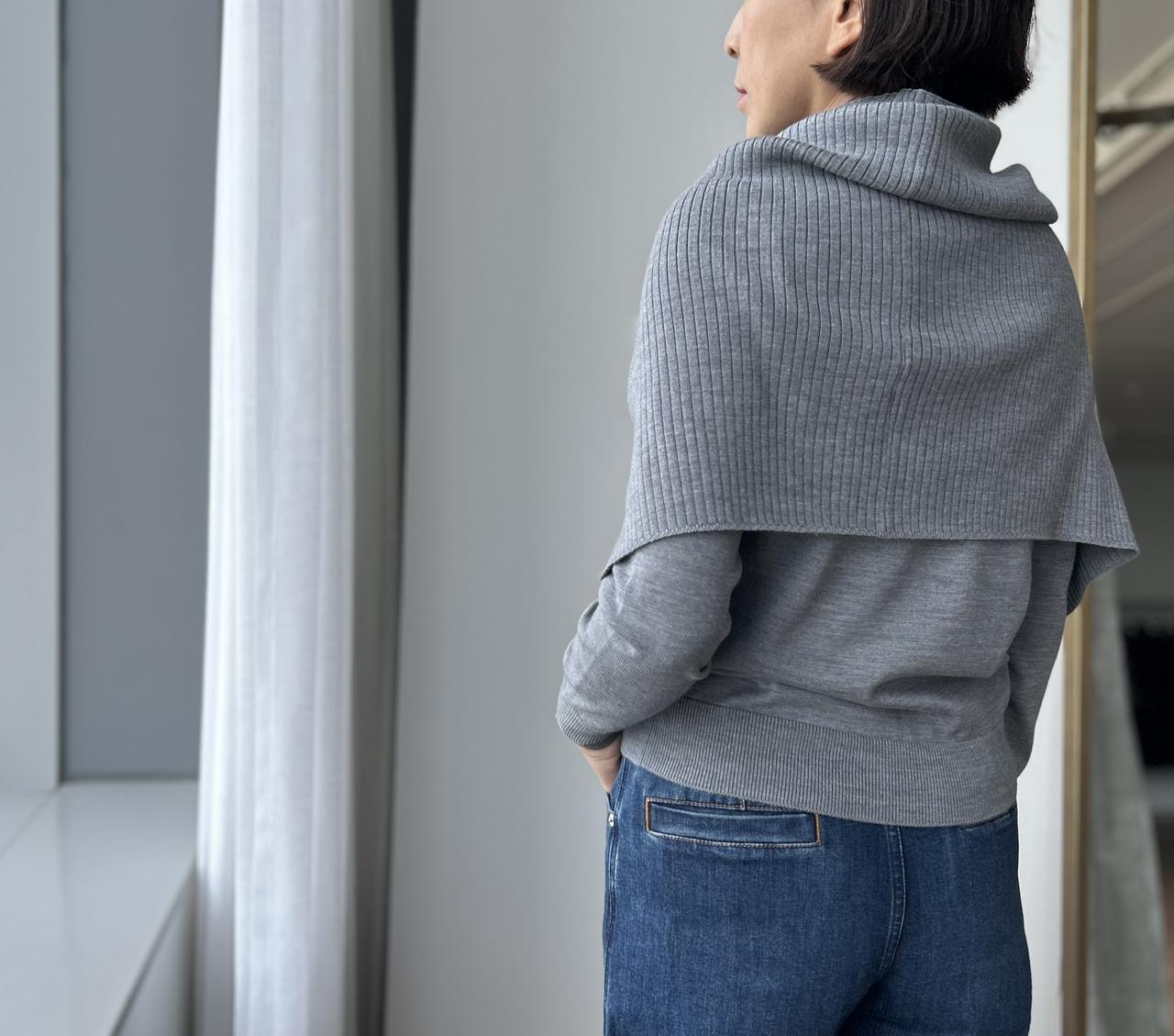 画像: 【PLST】メリノウールブレンドニットスヌード¥6,990、メリノウールブレンドクルーネックセーター(Mサイズ着用)¥8,990 www.plst.com