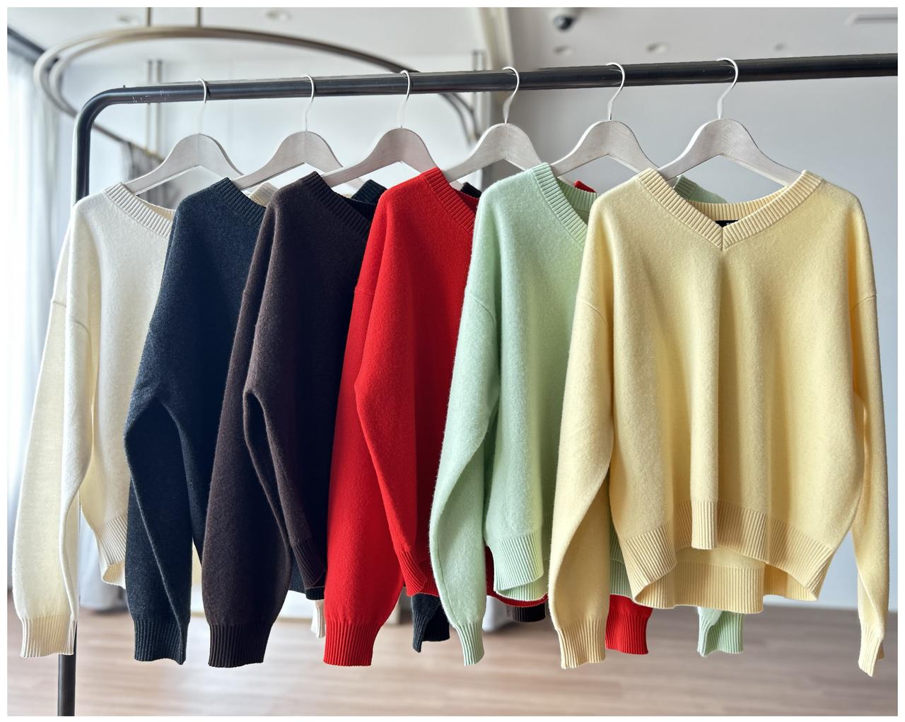 画像2: 【PLST】ソフトボイルドメリノウールVネックセーター各¥8,990 www.plst.com