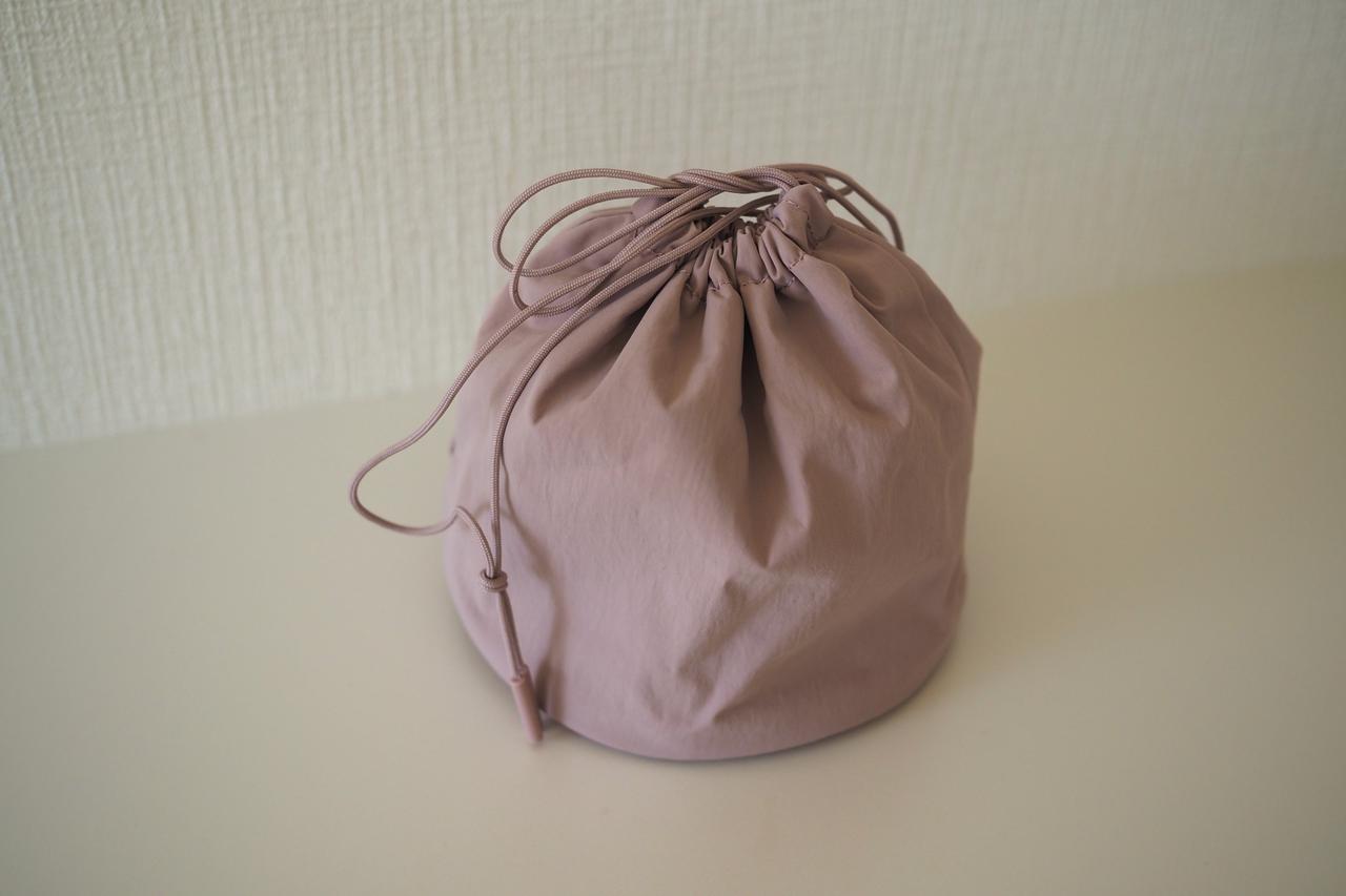 画像: 無印良品「撥水再生ナイロン丸底巾着」とは？