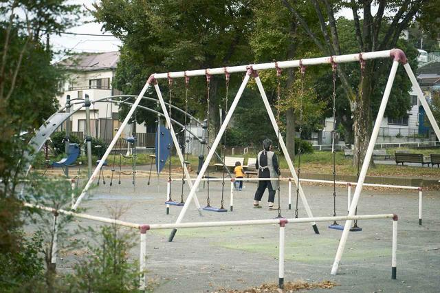 画像: 子どものとき友達と遊んでいたという公園まで足を伸ばした