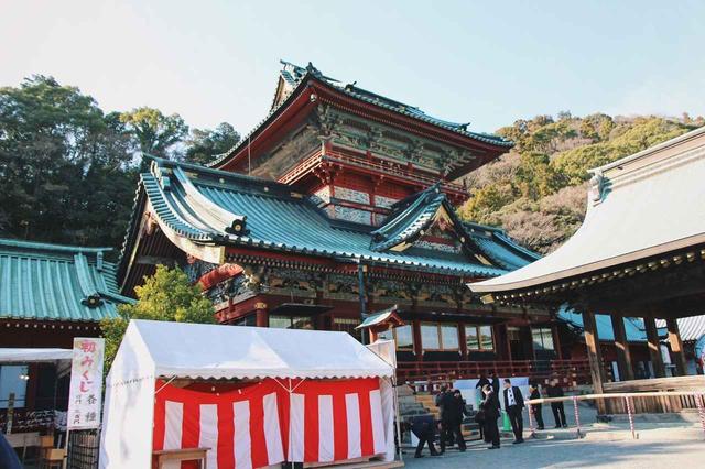画像: ▲富士山を模したとされる大拝殿。楼閣造りで浅間造りの代表的な建造物でもある大拝殿は高さ約25メートルあり、神社建築でも日本最大級の高さを誇ります