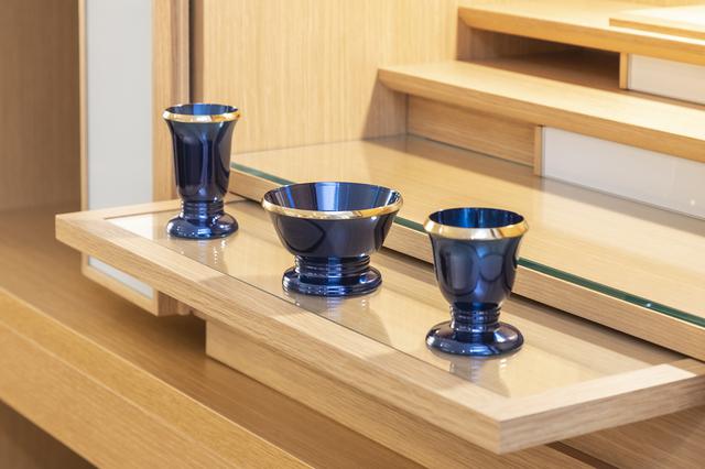 画像: 膳引きがガラス張りになっているタイプは、お手入れしやすく燃えにくいので安心