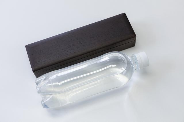 画像: 持ち運びを考慮して、サイズは500mlのペットボトルとほぼ同じ。それでいて強度が作られているので安心