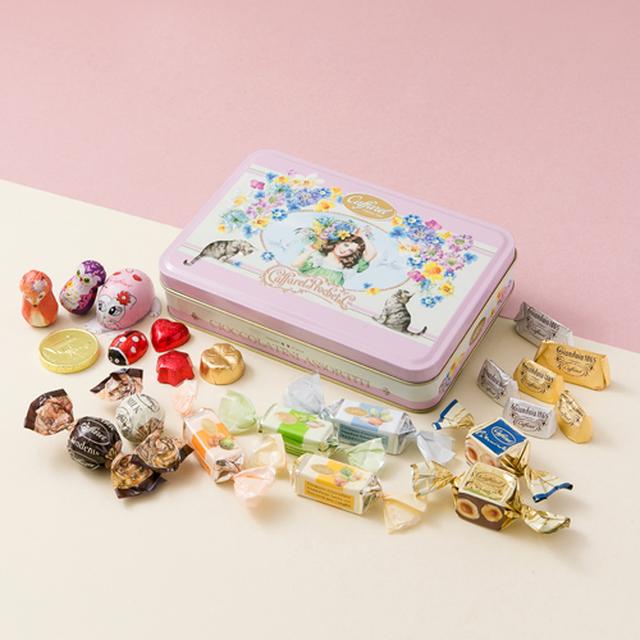 画像: 商品名:カファレルアンティーク缶 価格 :3,500円(税抜) 内容 :チョコレートアソート 22粒 ロマンチックなデザインの缶に、定番のジャンドゥーヤをはじめ、ピエモンテなど大粒で食べ応えのあるチョコレートや華やかなホイルのチョコレートをバラエティ豊かに22粒アソート。贈り物にもぴったりです。