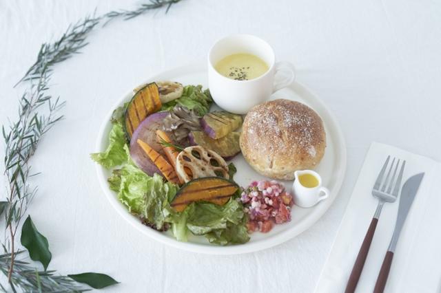 画像: SEASONAL GRILLED SALAD PLATE
