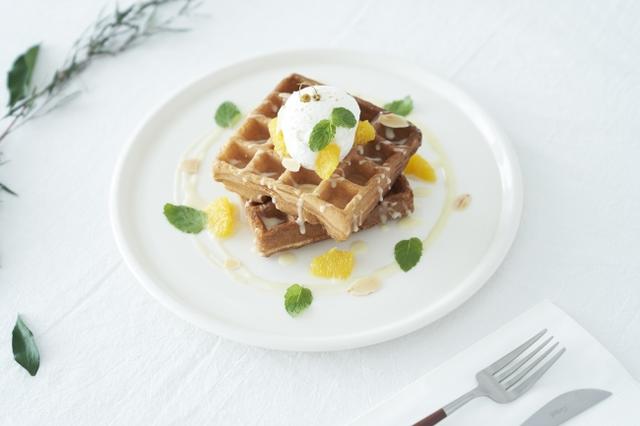 画像: HOMEMADE CHAMOMILE WAFFLES