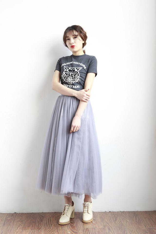 画像: Tシャツ×チュールスカートでカジュアルコーデ