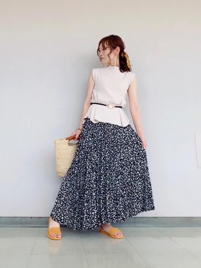 画像: おすすめコーデ① トップス×柄プリーツスカートの大人コーデ
