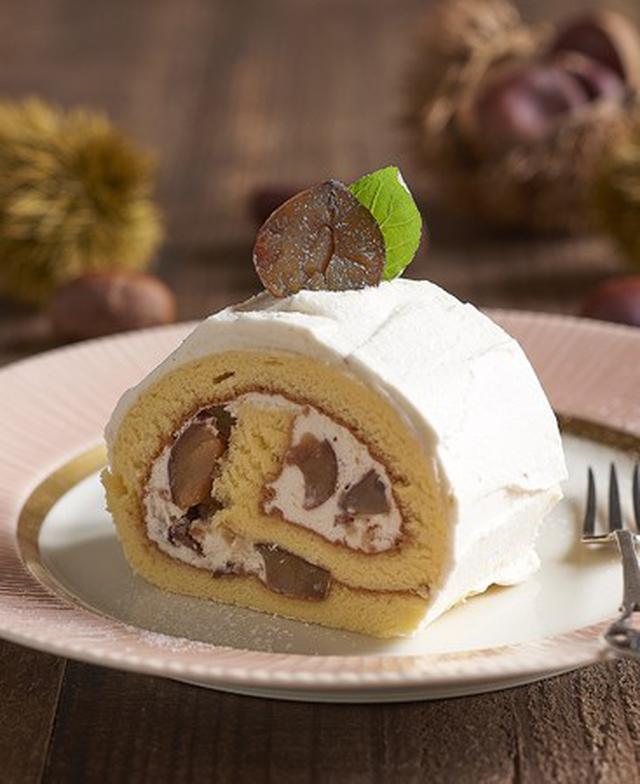 画像: 11月限定 ■商品名:渋皮栗のロールケーキ ■価格:1,100円(税込) ■販売期間:11月1日(日)~ 11月30日(月) ■商品説明:栗ペーストと生クリームを合わせたマロンクリームと渋皮栗をしっとりふんわりとした生地でロールケーキに。