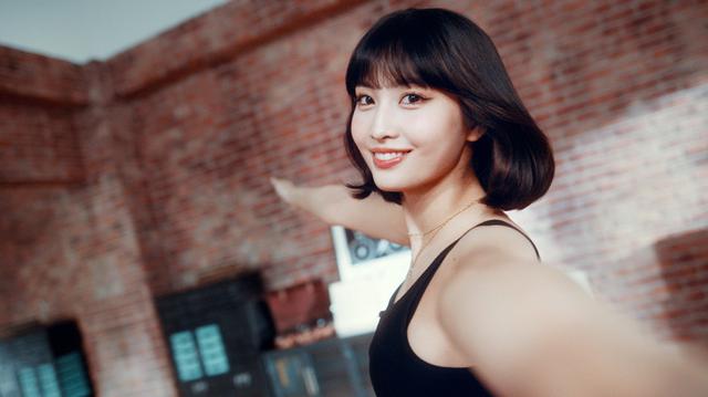 画像1: 今回公開されたSuperhero (Special Version)に、TWICEのMOMOが出演