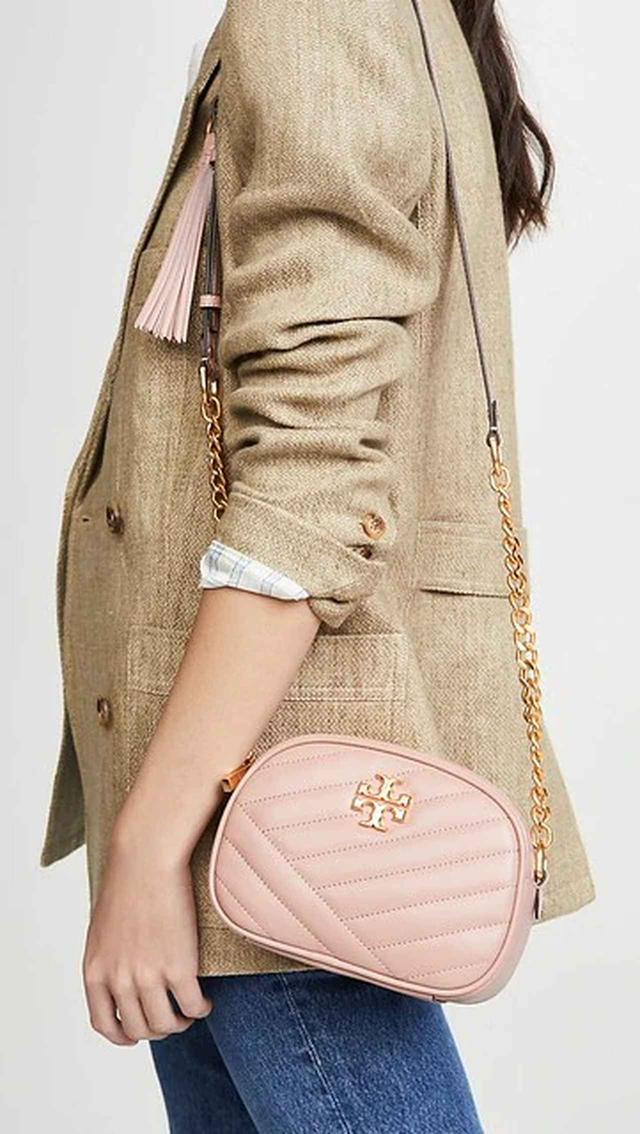 画像2: TORYBURCH(トリーバーチ) 「KIRA CHEVRON SMALL CAMERA BAG」